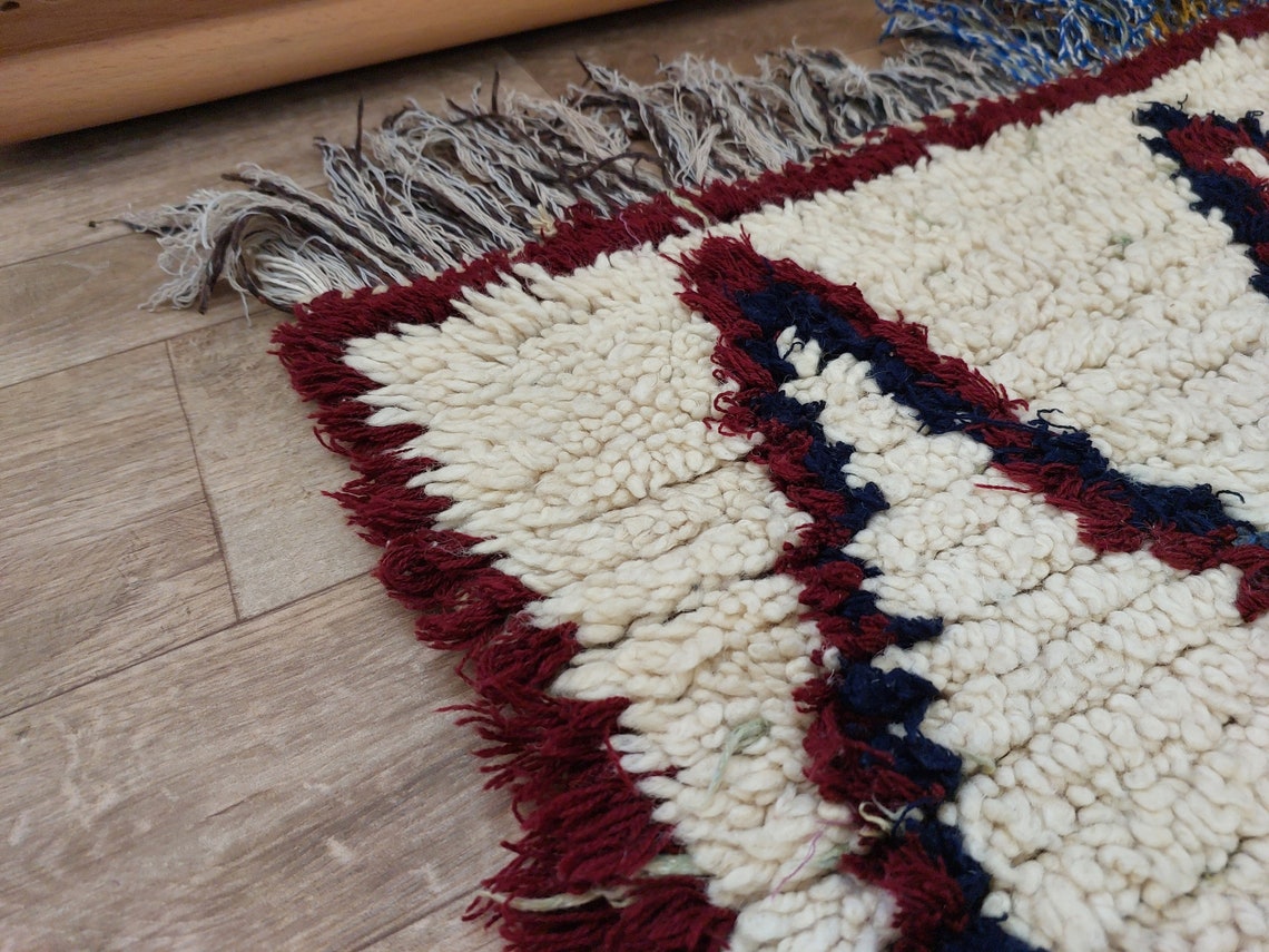 Small Moroccan Rug - Vintage Azilal Runner Rug - Handknotted Bedside Rug - Used Berber Rug . MoroccanBazzArts