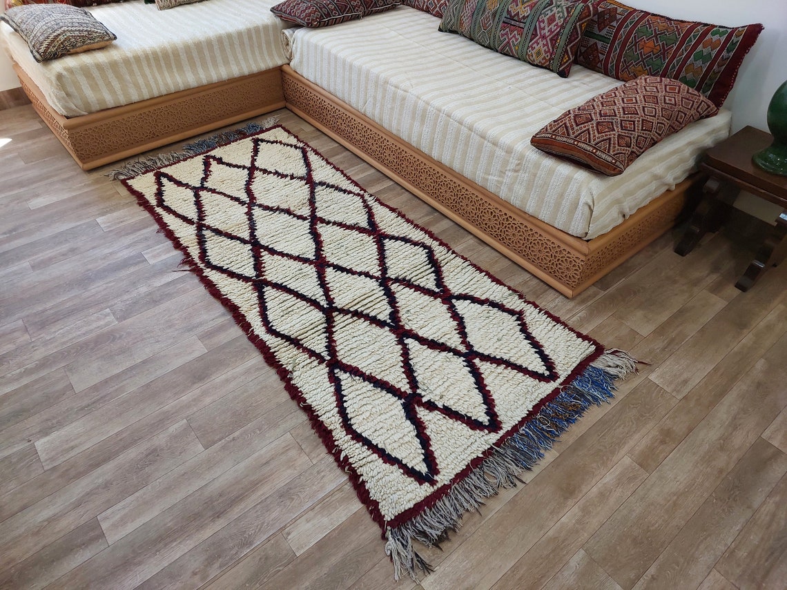 Small Moroccan Rug - Vintage Azilal Runner Rug - Handknotted Bedside Rug - Used Berber Rug . MoroccanBazzArts