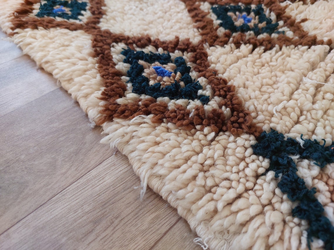 Shaggy Wool Rug - Vintage Small Rug - Handknotted Rug- Berber Carpet - White Moroccan Rug. MoroccanBazzArts
