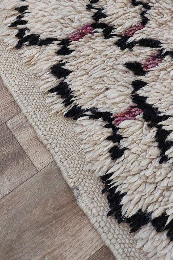 Vintage Moroccan Azilal Berber Rug: Handmade Authentic Carpet For Living Room Or Nursery (5.2' X 9.10') MoroccanBazzArts