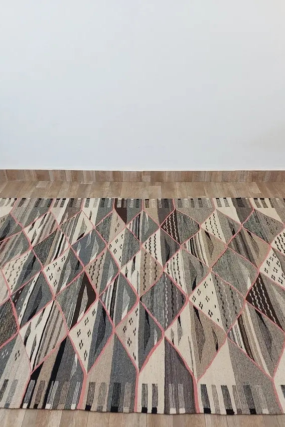 Vibrant Taznakht Moroccan Wool Kilim: Handmade Flatweave Rug for Modern Home Decor MoroccanBazzArts