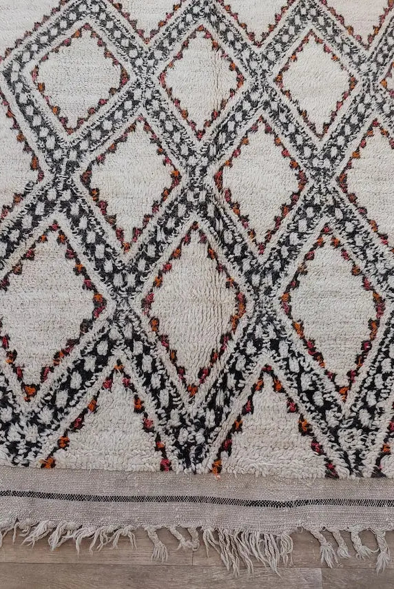 Moroccan Wool Rug Beni Mguild: Vintage Handmade Berber Carpet 5'10" x 9'6 MoroccanBazzArts