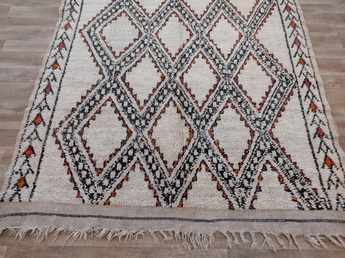 Moroccan Wool Rug Beni Mguild: Vintage Handmade Berber Carpet 5'10" x 9'6 MoroccanBazzArts