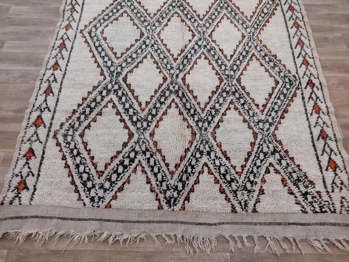 Moroccan Wool Rug Beni Mguild: Vintage Handmade Berber Carpet 5'10" x 9'6 MoroccanBazzArts