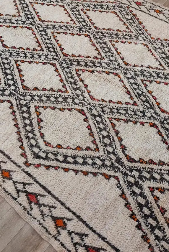 Moroccan Wool Rug Beni Mguild: Vintage Handmade Berber Carpet 5'10" x 9'6 MoroccanBazzArts