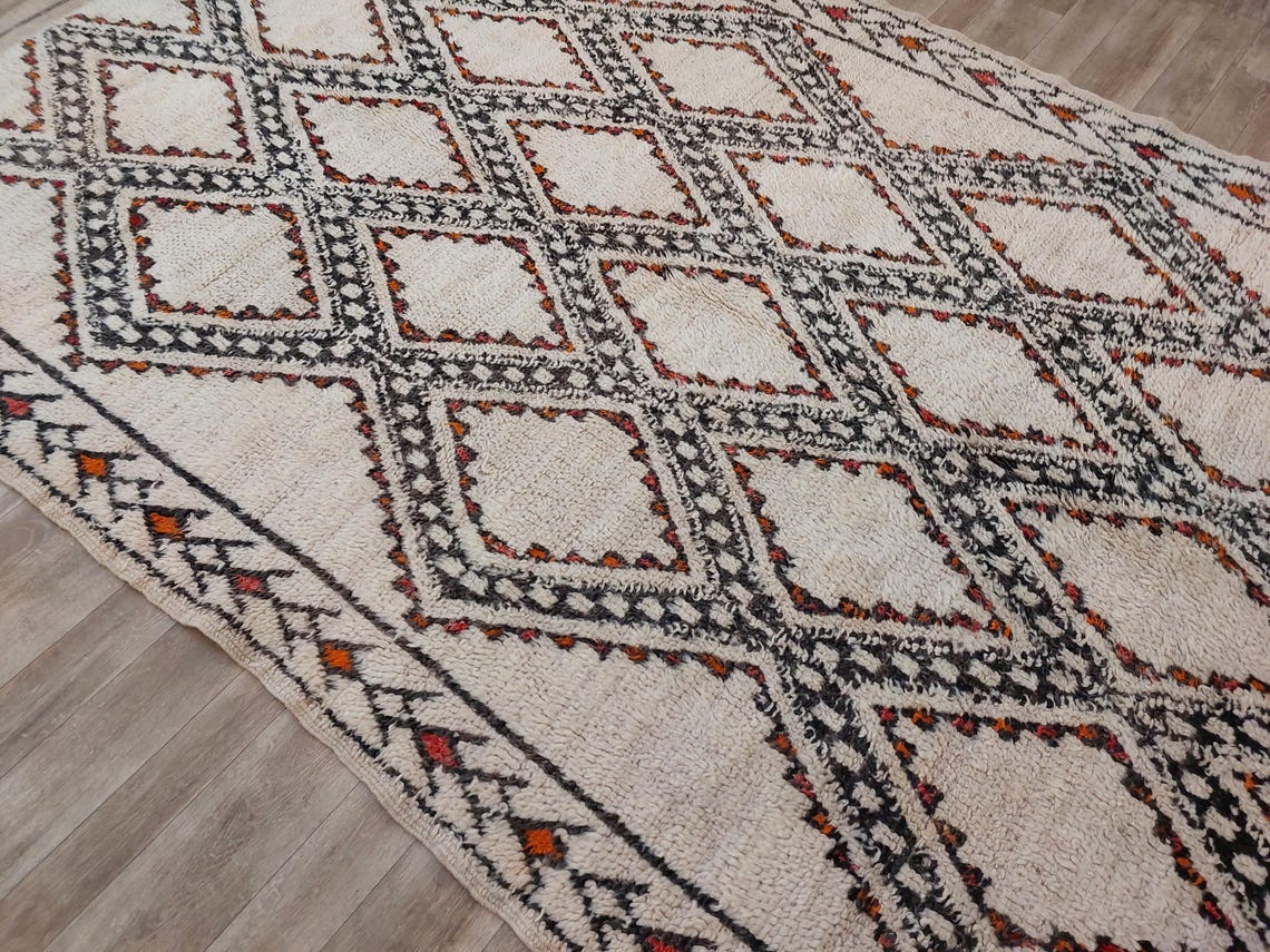 Moroccan Wool Rug Beni Mguild: Vintage Handmade Berber Carpet 5'10" x 9'6 MoroccanBazzArts