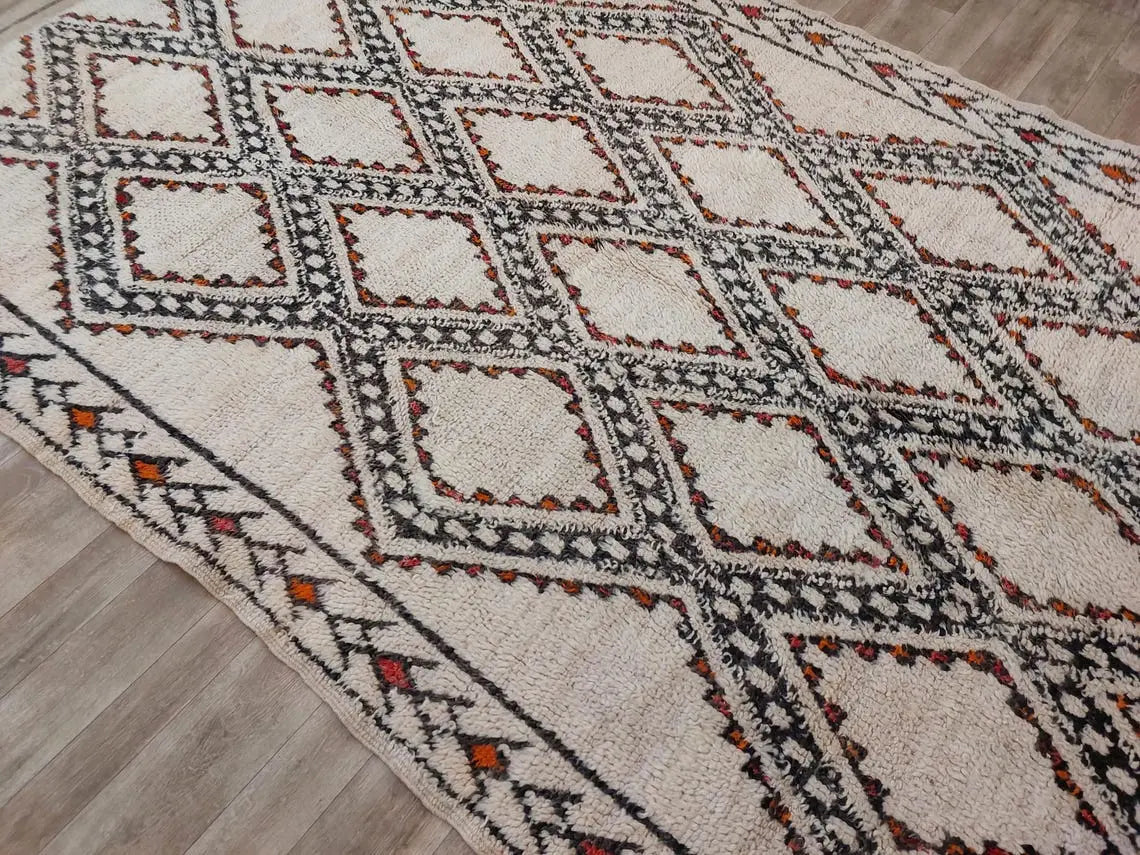 Moroccan Wool Rug Beni Mguild: Vintage Handmade Berber Carpet 5'10" x 9'6 MoroccanBazzArts