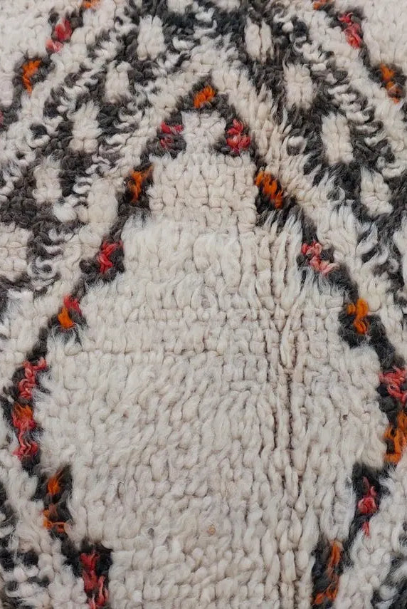 Moroccan Wool Rug Beni Mguild: Vintage Handmade Berber Carpet 5'10" x 9'6 MoroccanBazzArts