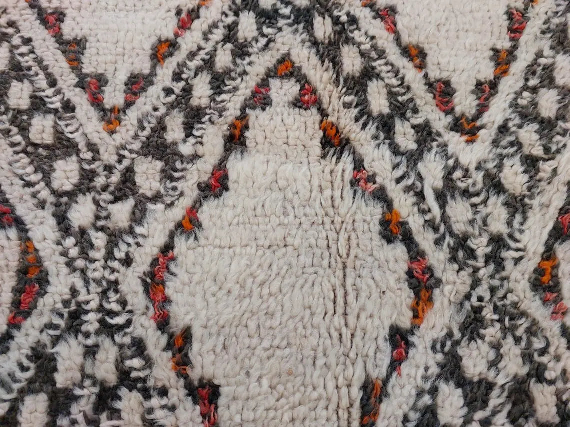 Moroccan Wool Rug Beni Mguild: Vintage Handmade Berber Carpet 5'10" x 9'6 MoroccanBazzArts