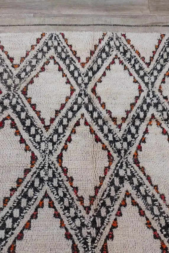 Moroccan Wool Rug Beni Mguild: Vintage Handmade Berber Carpet 5'10" x 9'6 MoroccanBazzArts