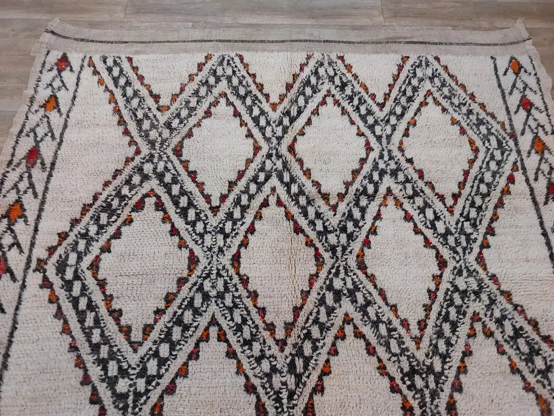 Moroccan Wool Rug Beni Mguild: Vintage Handmade Berber Carpet 5'10" x 9'6 MoroccanBazzArts