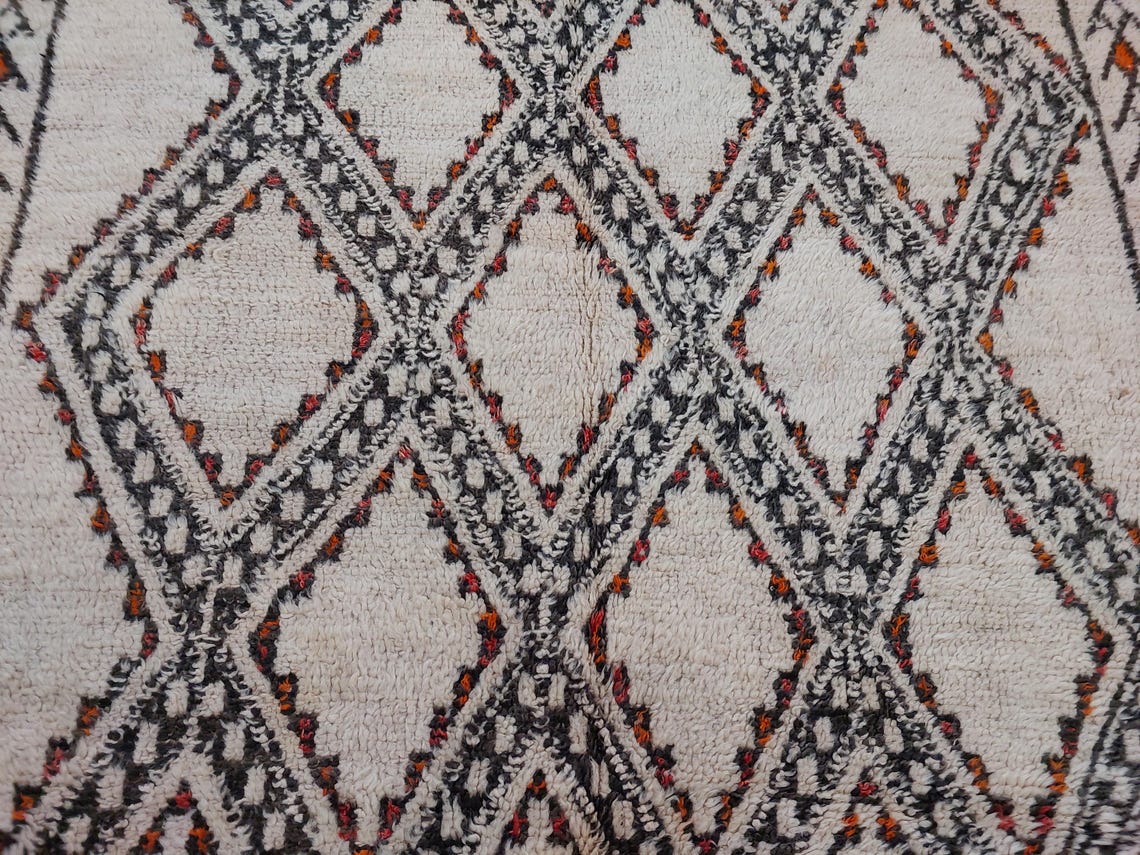 Moroccan Wool Rug Beni Mguild: Vintage Handmade Berber Carpet 5'10" x 9'6 MoroccanBazzArts