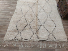 Load image into Gallery viewer, Moroccan Rug - Vintage Beni ourain rug - 6'6"×8'9"
