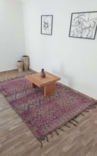 Load image into Gallery viewer, VINTAGE MOROCCAN RUG