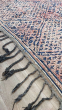 Load image into Gallery viewer, VINTAGE MOROCCAN RUG - yasmin