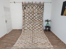 Load image into Gallery viewer, VINTAGE Beni Ourain rug | 6'2"Ă—13'9"