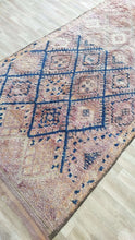 Load image into Gallery viewer, VINTAGE MOROCCAN RUG - Masinisa