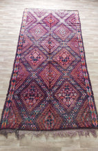 Load image into Gallery viewer, VINTAGE MOROCCAN RUG - BENI MTIR