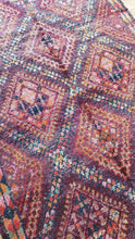 Load image into Gallery viewer, VINTAGE MOROCCAN RUG - BENI MTIR
