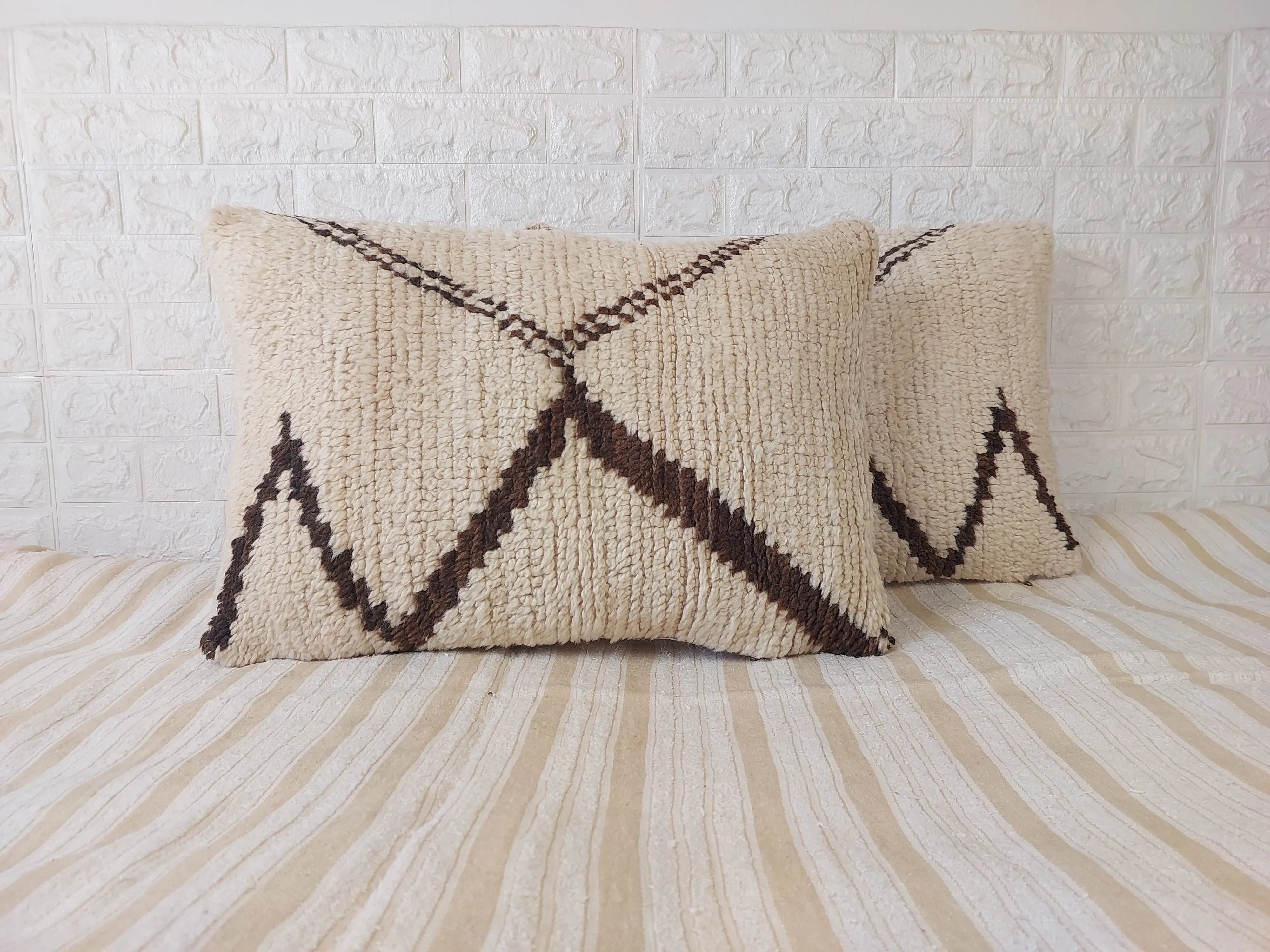 Set of 2 Vintage Azilal Moroccan Rug Pillows | 40x60 cm Ivory & Brown Undyed Wool Cushion Covers | Authentic Boho Lumbar Pillow Covers MoroccanBazzArts