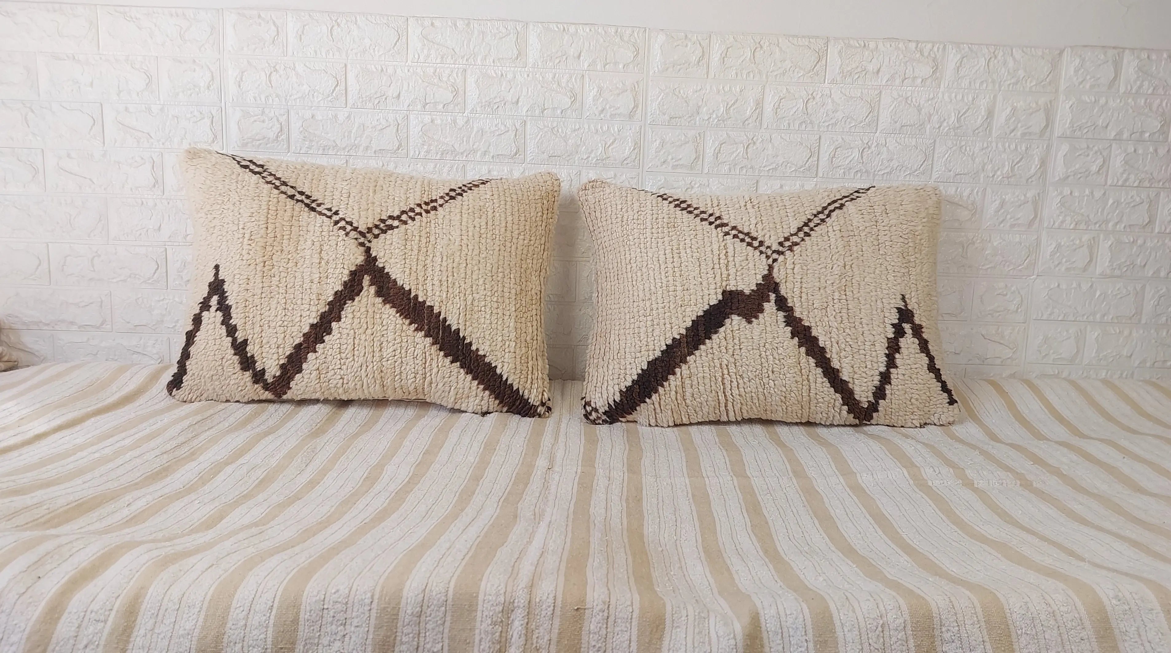 Set of 2 Vintage Azilal Moroccan Rug Pillows | 40x60 cm Ivory & Brown Undyed Wool Cushion Covers | Authentic Boho Lumbar Pillow Covers MoroccanBazzArts