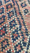 Load image into Gallery viewer, VINTAGE MOROCCAN RUG - yasmin