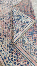 Load image into Gallery viewer, VINTAGE MOROCCAN RUG - yasmin