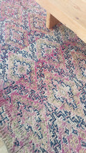 Load image into Gallery viewer, VINTAGE MOROCCAN RUG