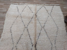 Load image into Gallery viewer, Moroccan Rug - Vintage Beni ourain rug - 6'6"×8'9"