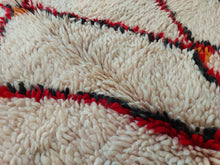 Load image into Gallery viewer, VINTAGE MOROCCAN RUG 6.2 x 8.2 feet