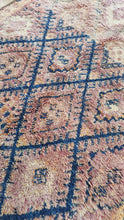 Load image into Gallery viewer, VINTAGE MOROCCAN RUG - Masinisa