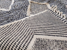 Load image into Gallery viewer, High quality Moroccan rugs size 6'x7'6"