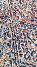 Load image into Gallery viewer, VINTAGE MOROCCAN RUG - yasmin