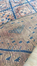 Load image into Gallery viewer, VINTAGE MOROCCAN RUG - Masinisa
