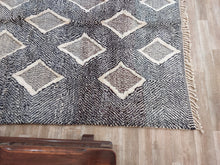 Load image into Gallery viewer, High quality Moroccan rugs size 6'x7'6"