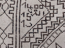 Load image into Gallery viewer, Masterpiece Beni ourain Rug | 6'9"×11'7"