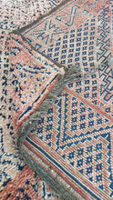 Load image into Gallery viewer, VINTAGE MOROCCAN RUG - Widad