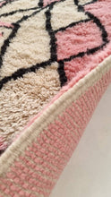 Load image into Gallery viewer, Abstract Moroccan Rug