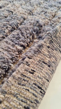 Load image into Gallery viewer, Luxurious Gray Rug