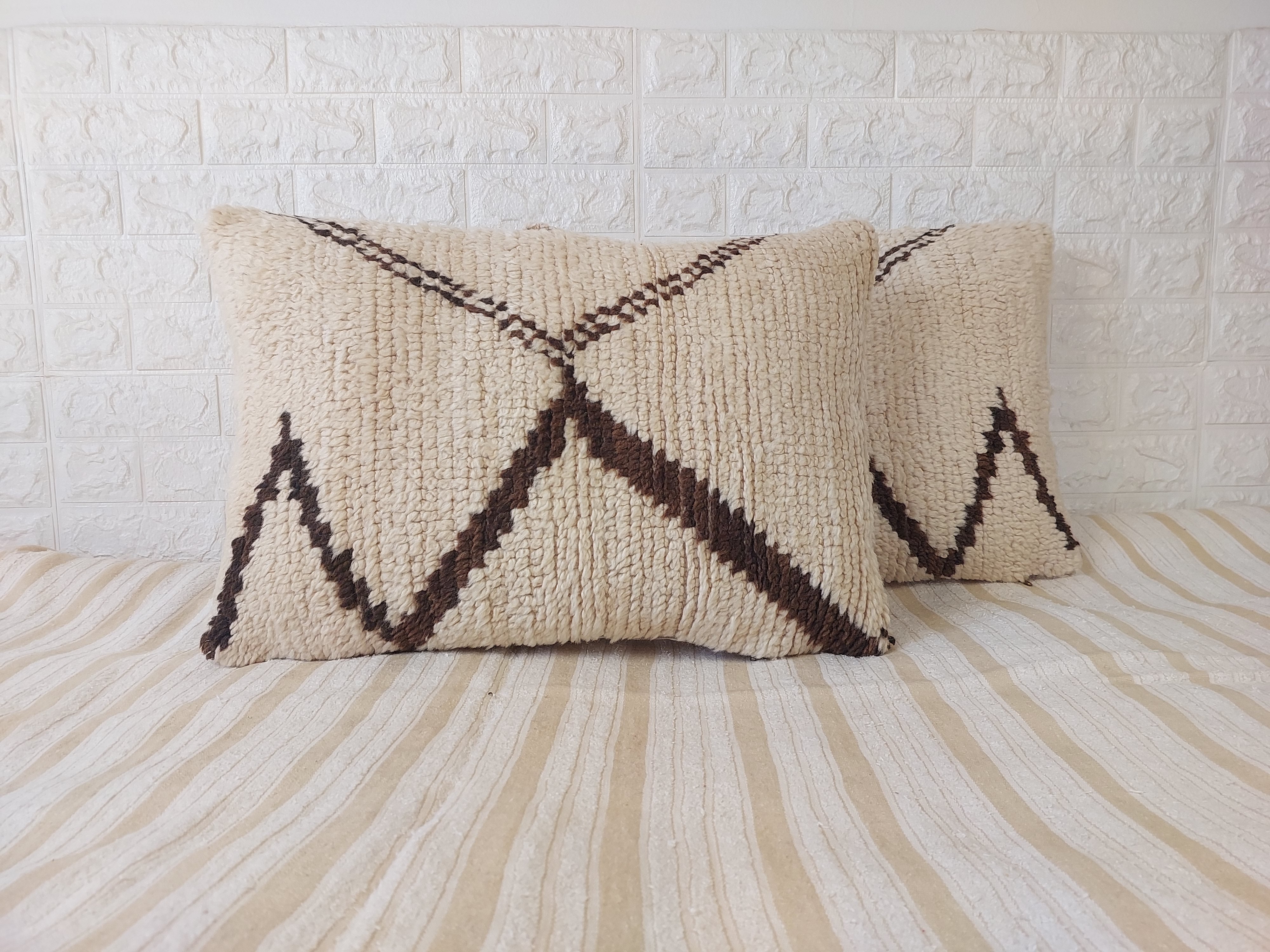 Set of 2 Vintage Azilal Moroccan Rug Pillows | 40x60 cm Ivory & Brown Undyed Wool Cushion Covers | Authentic Boho Lumbar Pillow Covers MoroccanBazzArts